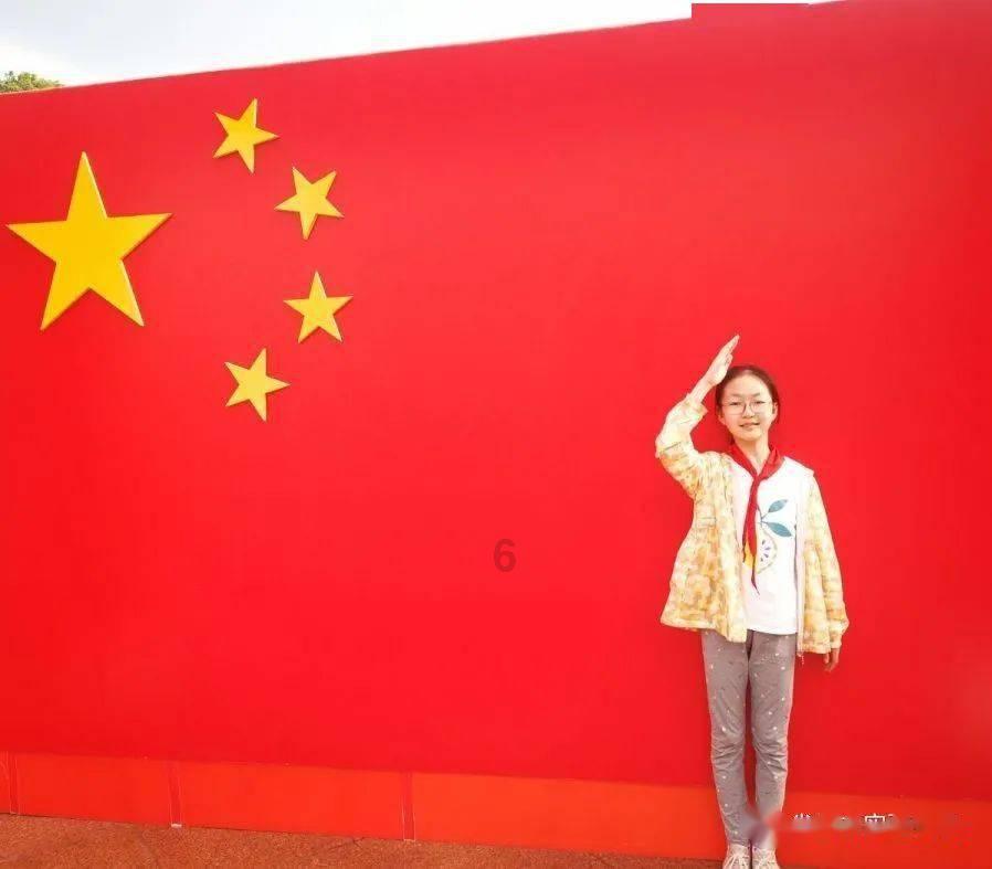 闪亮派对上的女孩